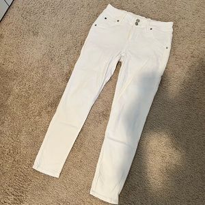 Hudson jeans white denim crops. Size 27.